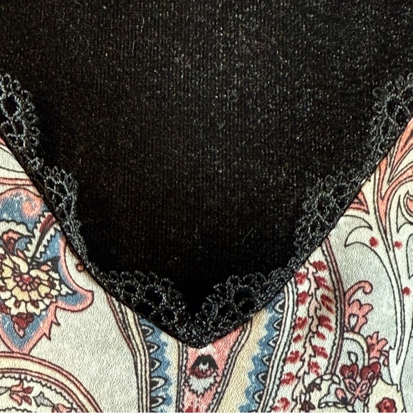 White House Black Market Paisley Lace Trim Sleeveless V-Neck Blouse Boho Chic - Picture 2 of 9